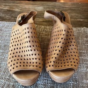 Chocolat blu wedge barely worn